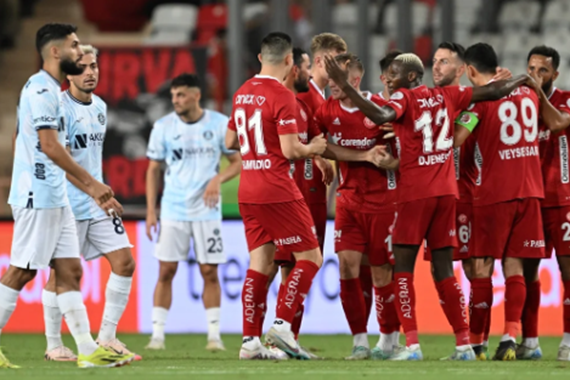 Antalyaspor, Adana Demirspor maçında 90+8'de skor değişti!