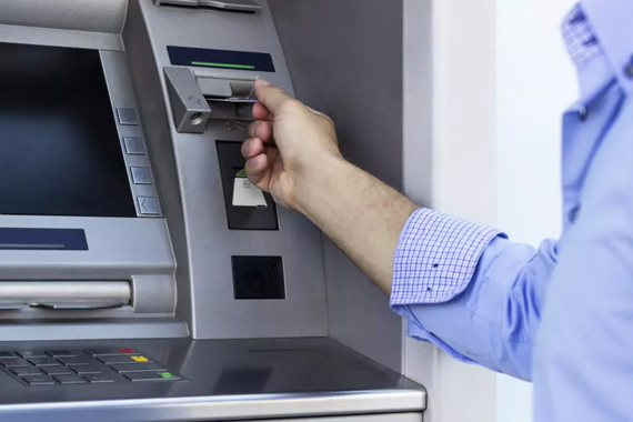 ATM'lerde yeni dönem! Bunu yapanların kartı gider