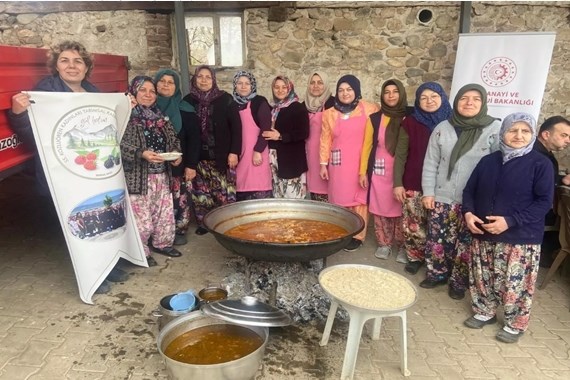 Bu köy 900 yıldır Ramazanın ilk günü aynı yemeği yiyor!