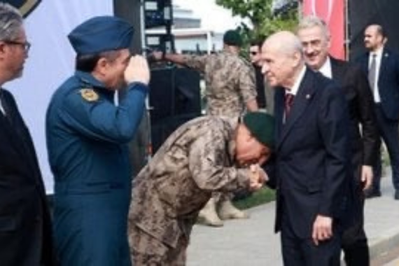 Bahçeli’ye el öpme töreni tartışma çıkardı! Yeni görüntüler çıktı