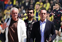 fenerbahcenin-avrupa-vedasi-sonrasi-taraftarlar-cildirdi-ayrilik-haberleri-geliyor.jpg