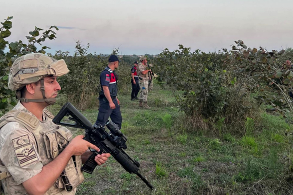 Hasat başladı: Değerli olunca askerler başında nöbet tuttu