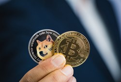 Trump, Bitcoin ve Dogecoin'i uçurdu