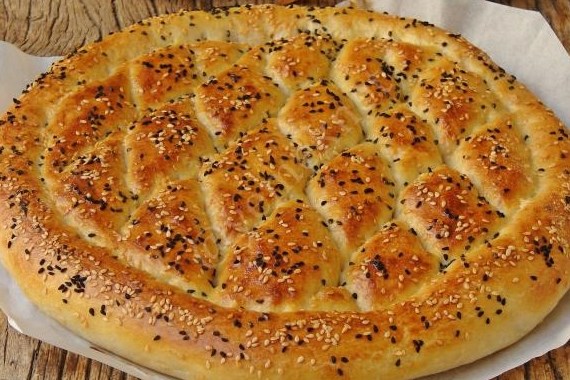 yumurtali-ramazan-pidesi-nasil-yapilir.jpg