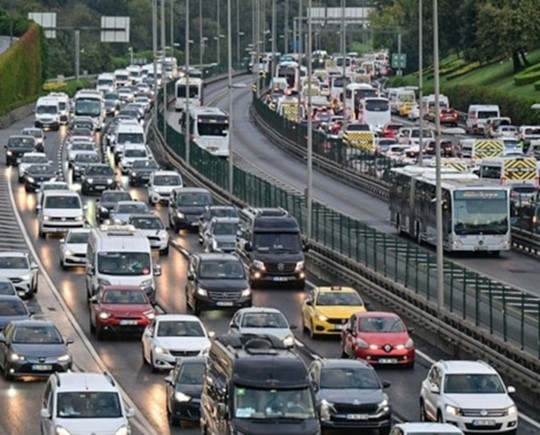 Trafikte bu hata affedilmedi: Ehliyete el konuldu, rekor ceza kesildi